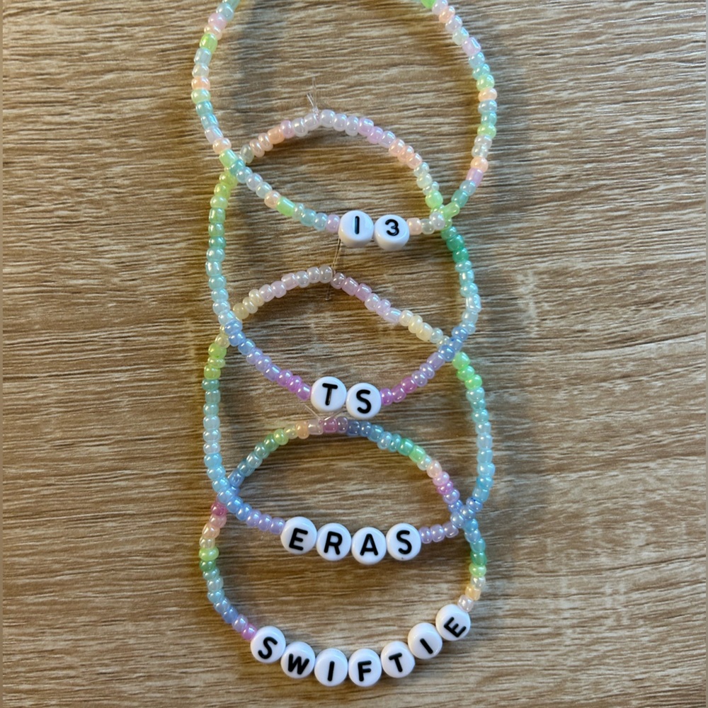 4 Taylor swift beaded friendship bracelets - Picture 1 of 2